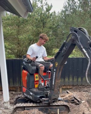 A78E4210-4913-4685-9CE8-271EDE52FC6A_1_105_c